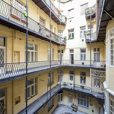 Tatra 4 Budapest